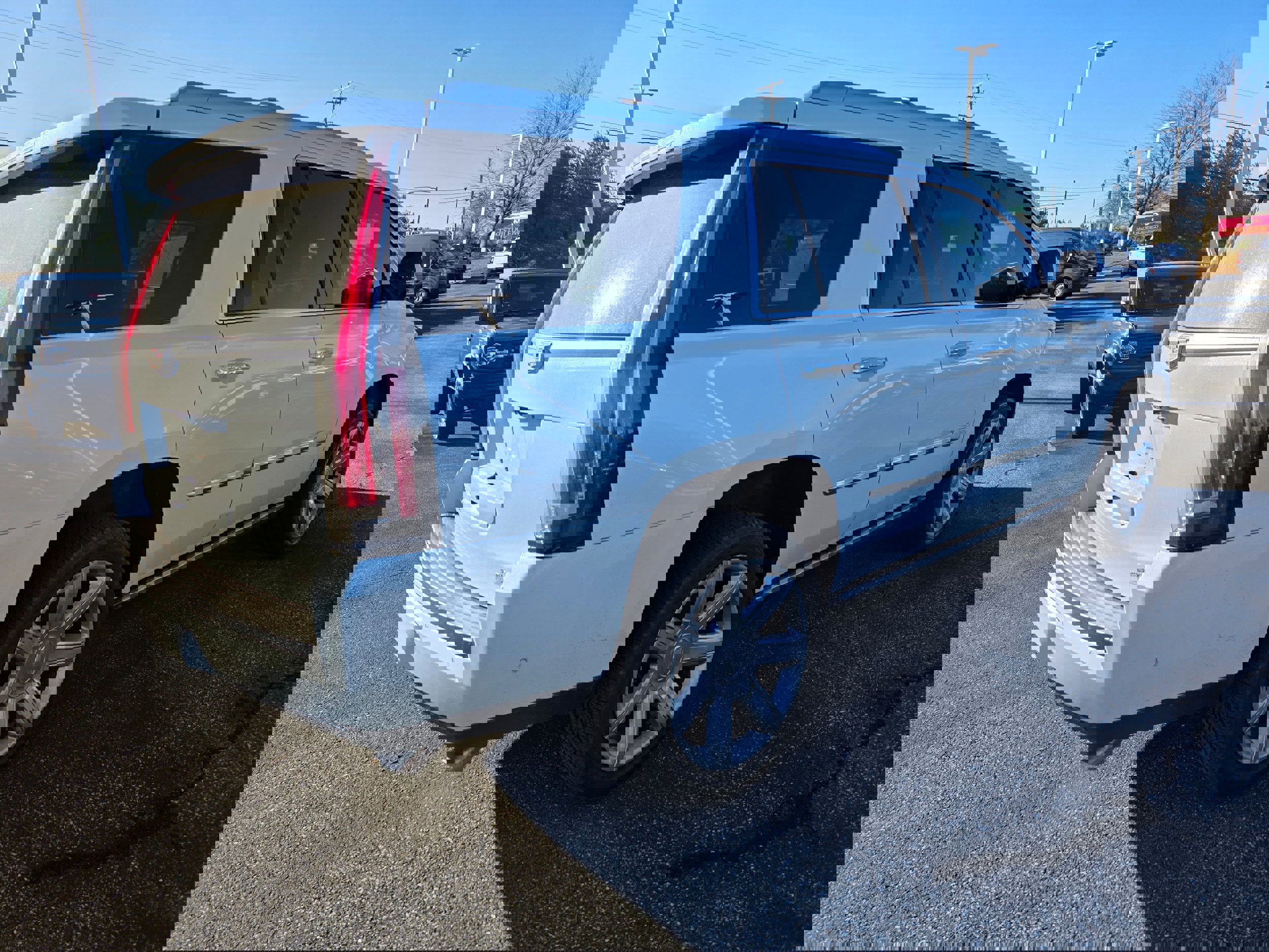 Used 2017 Cadillac Escalade Premium Luxury image 3