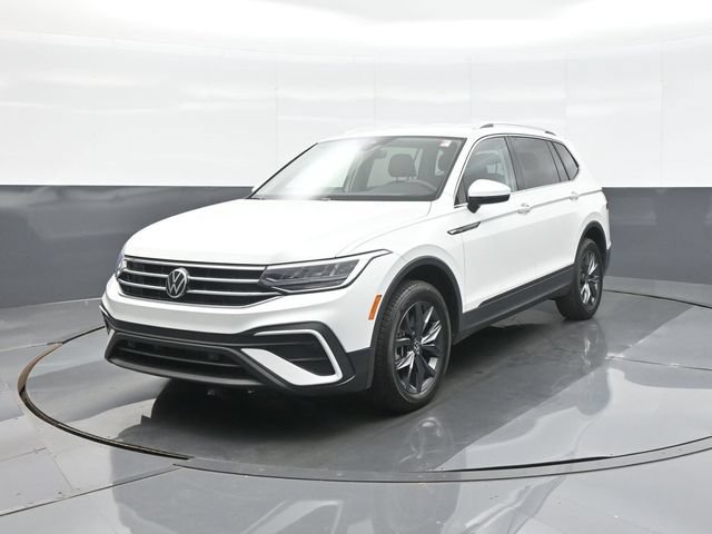 Used 2023 Volkswagen Tiguan SE FWD image 3