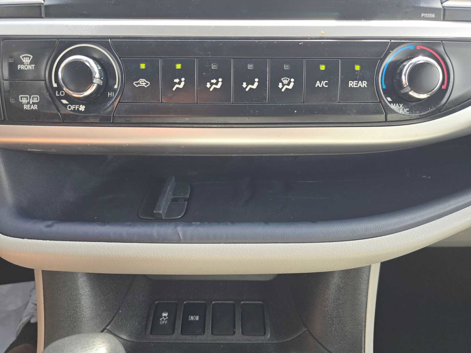 Used 2017 Toyota Highlander LE FWD image 28