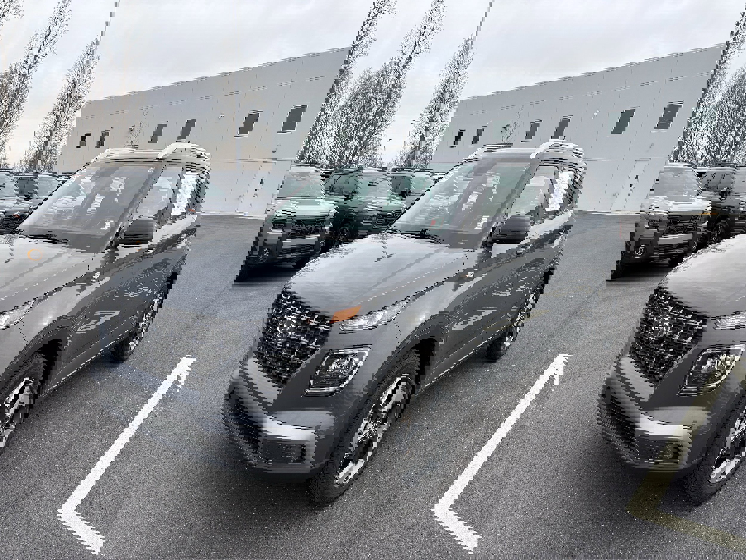 Used 2024 Hyundai Venue Limited image 3