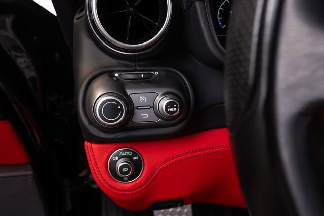 Used 2019 Ferrari Portofino RWD image 46