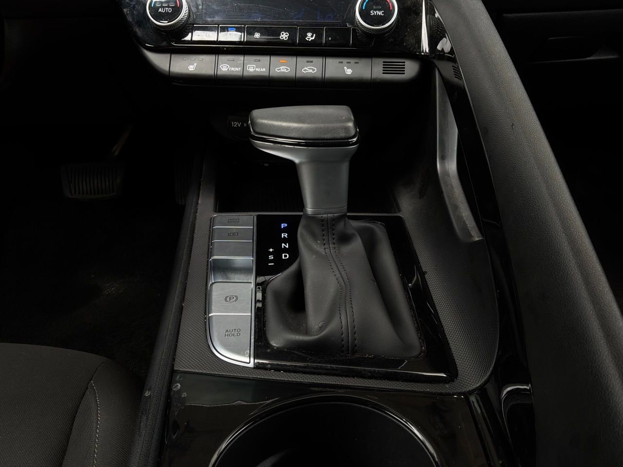 Used 2025 Hyundai Elantra SEL FWD image 23