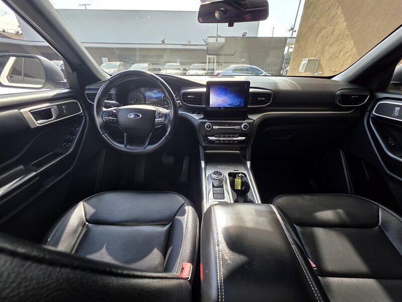 Used 2020 Ford Explorer XLT w/ Equipment Group 202A RWD image 15