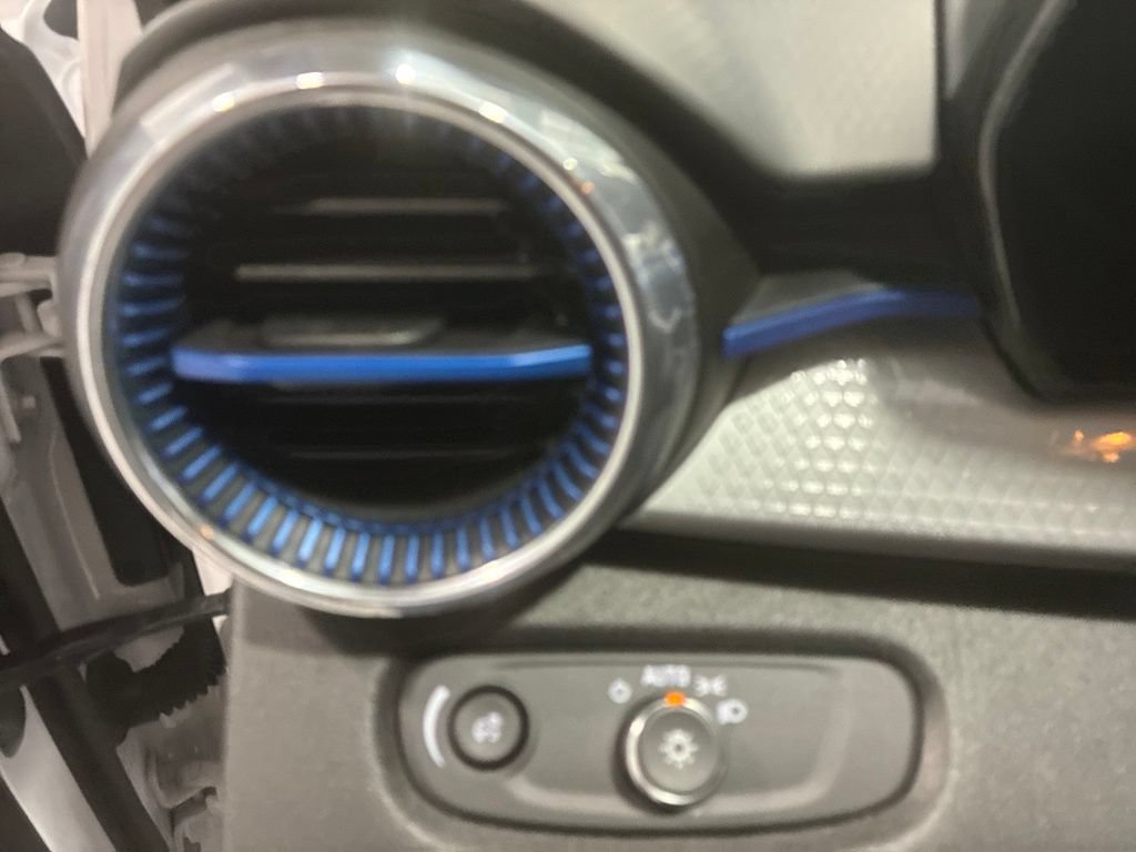 Used 2025 Chevrolet Trax LT FWD image 16