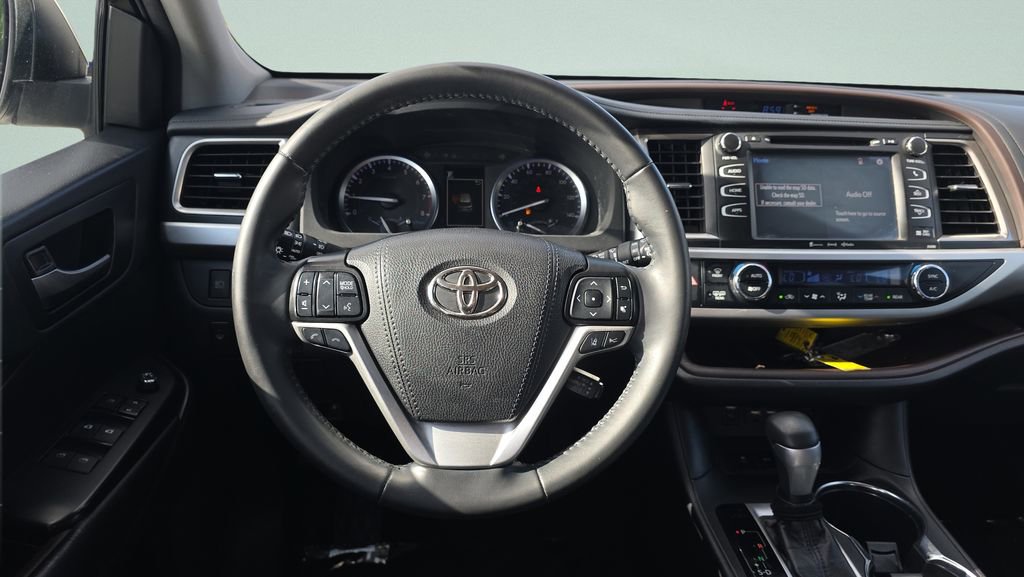 Used 2019 Toyota Highlander XLE AWD/4WD image 12