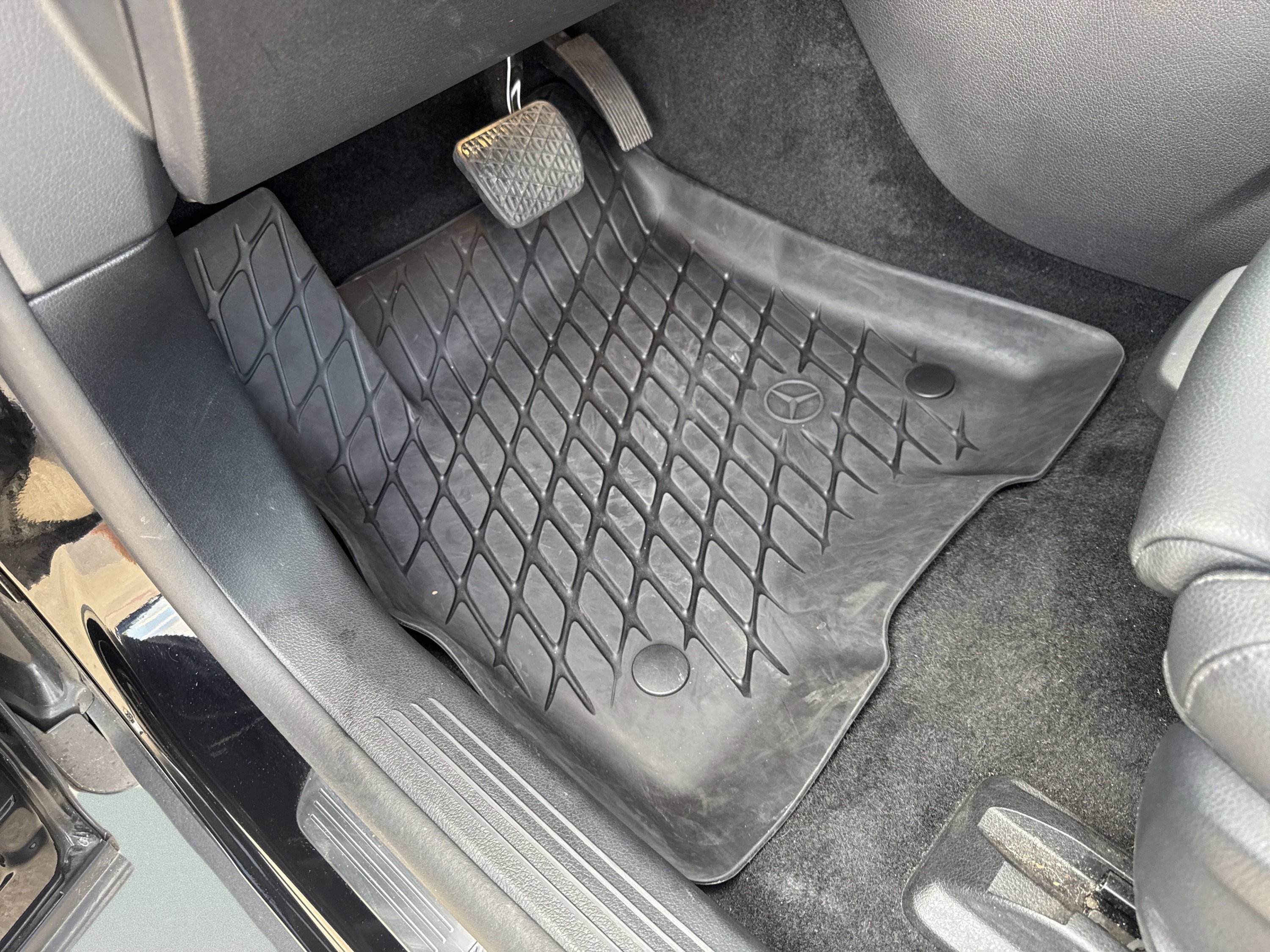 Used 2023 Mercedes-Benz EQB 350 4MATIC SUV w/ Exclusive Package image 19