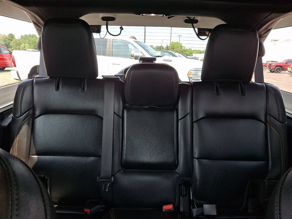 Used 2025 Jeep Wrangler Unlimited Sahara AWD/4WD image 20
