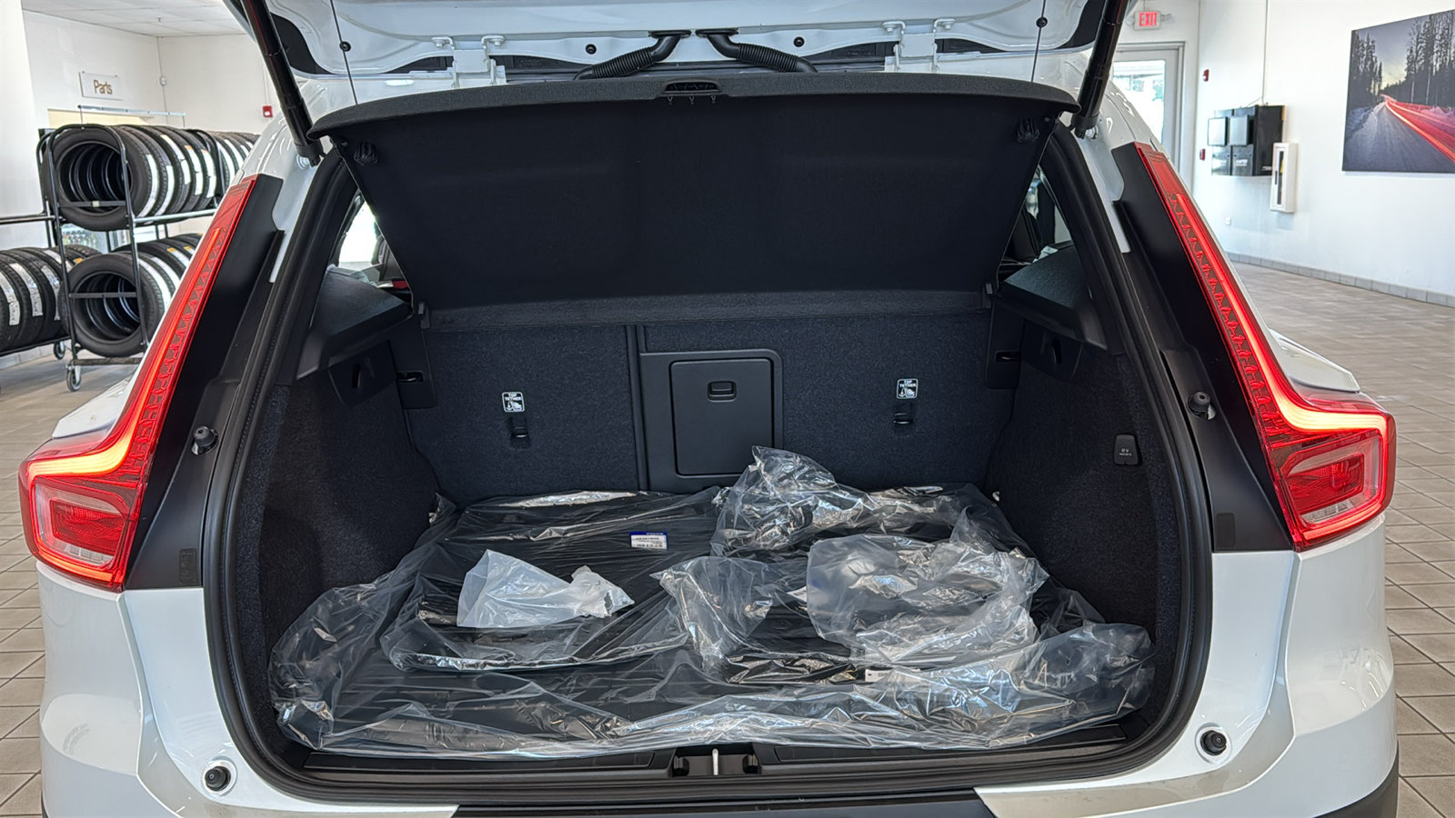 New 2026 Volvo XC40 B5 Plus w/ Protection Package Premier AWD/4WD image 29
