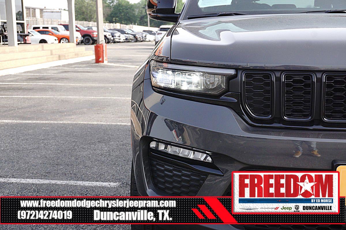 Certified 2025 Jeep Grand Cherokee Limited w/ Black Appearance Package RWD image 43