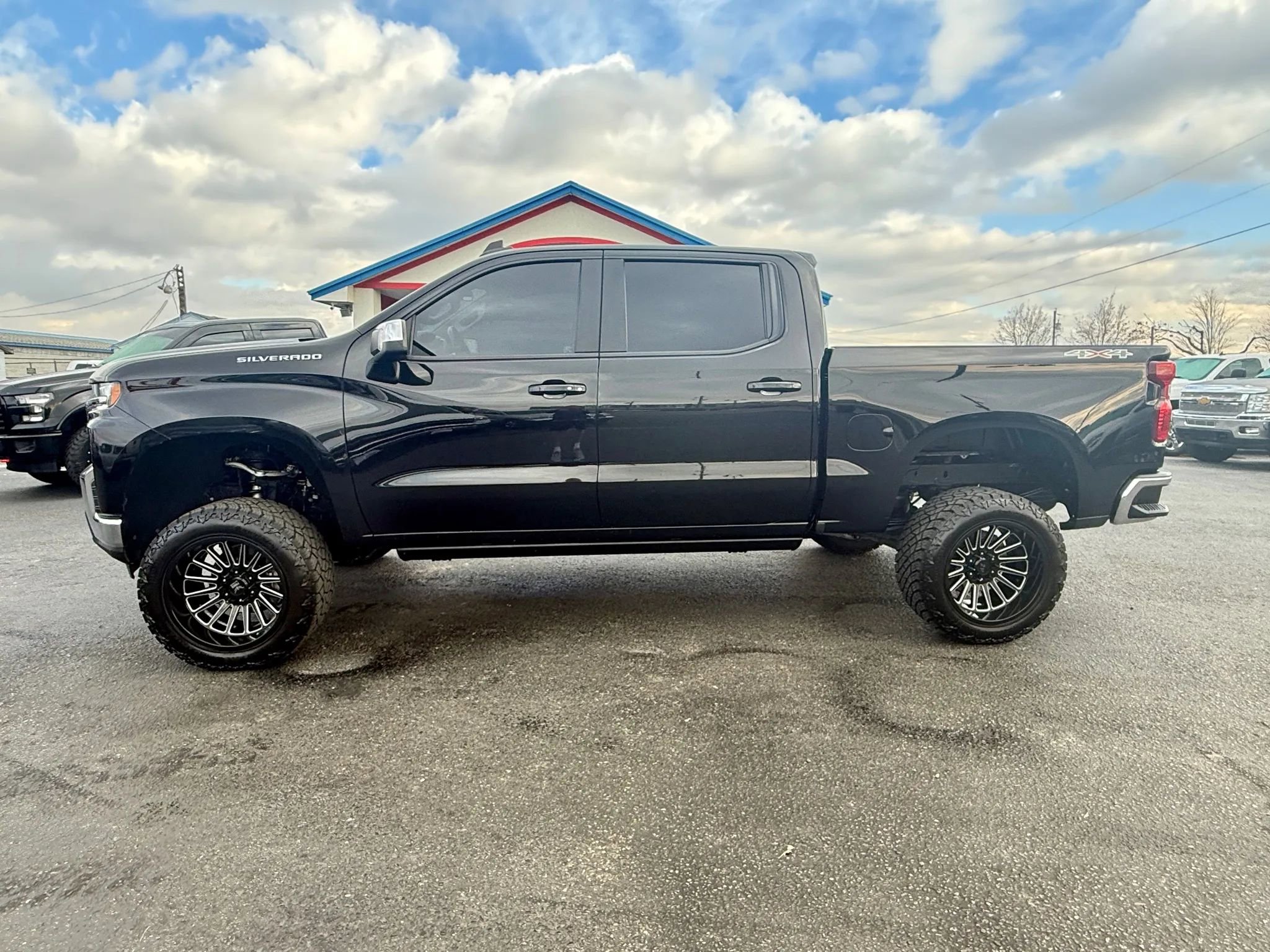 Used 2021 Chevrolet Silverado 1500 LT w/ All Star Edition Plus image 2