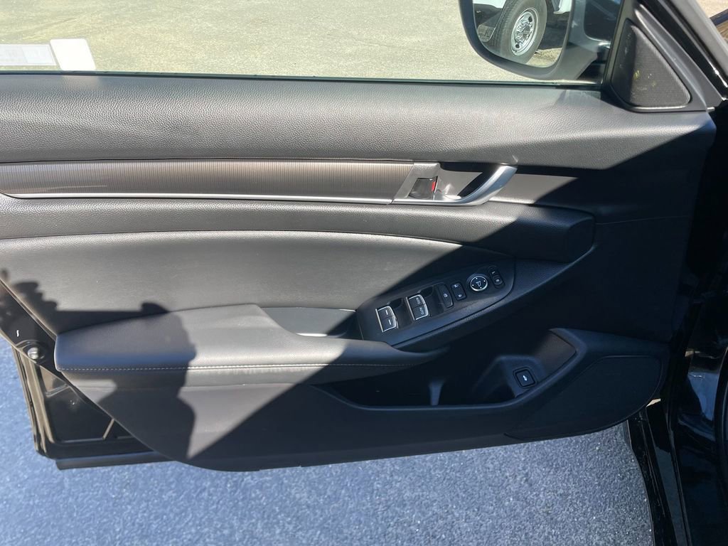 Used 2022 Honda Accord Sport image 11