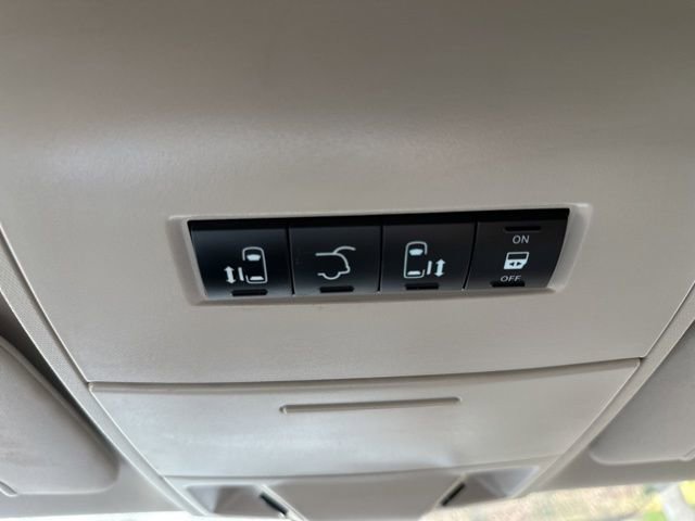 Used 2016 Chrysler Town & Country Touring-L w/ Driver Convenience Group image 42