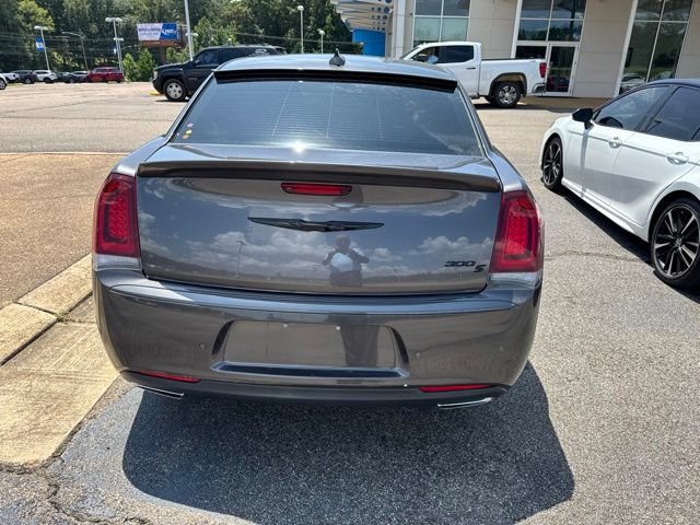 Used 2017 Chrysler 300 S w/ 300S Premium Group RWD image 5