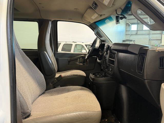 Used 2018 Chevrolet Express 3500 LT w/ LT Preferred Equipment Group RWD image 13
