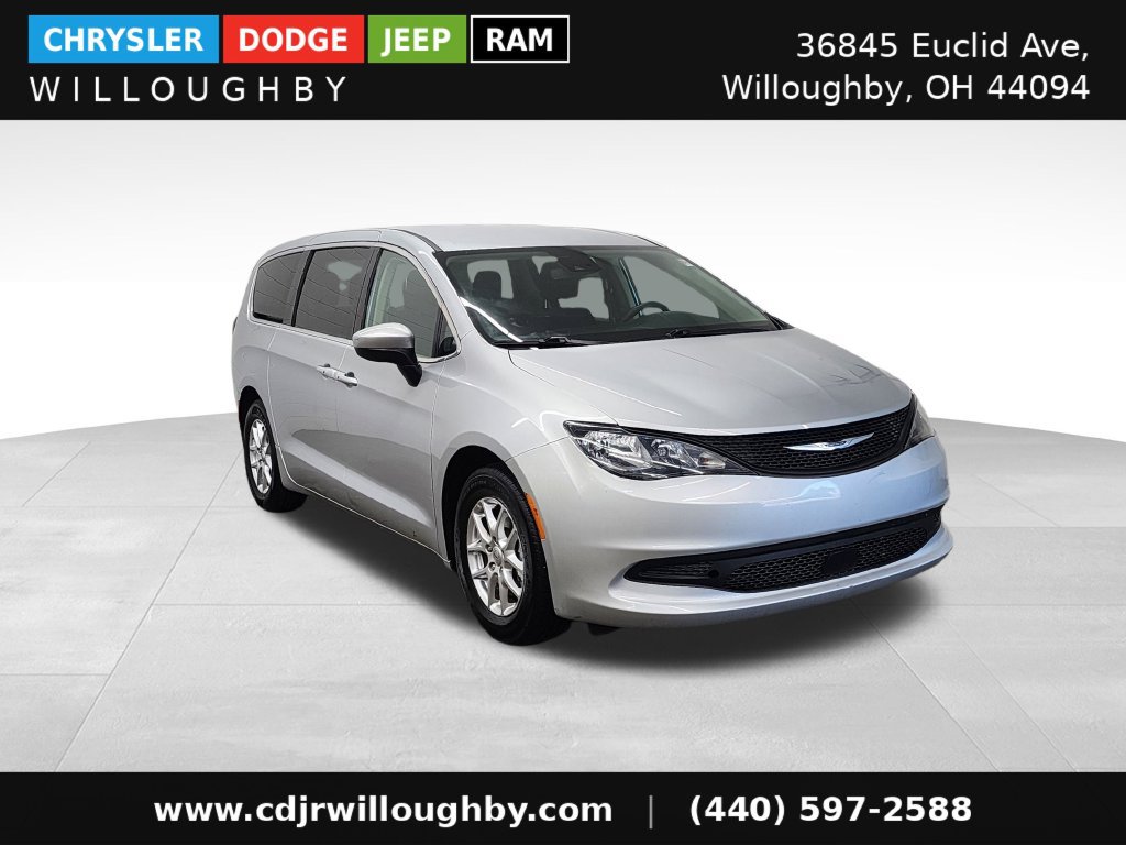 Used 2023 Chrysler Voyager LX FWD image 3