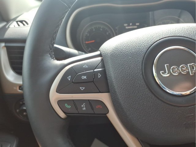 Used 2015 Jeep Cherokee Latitude w/ Cold Weather Group FWD image 19
