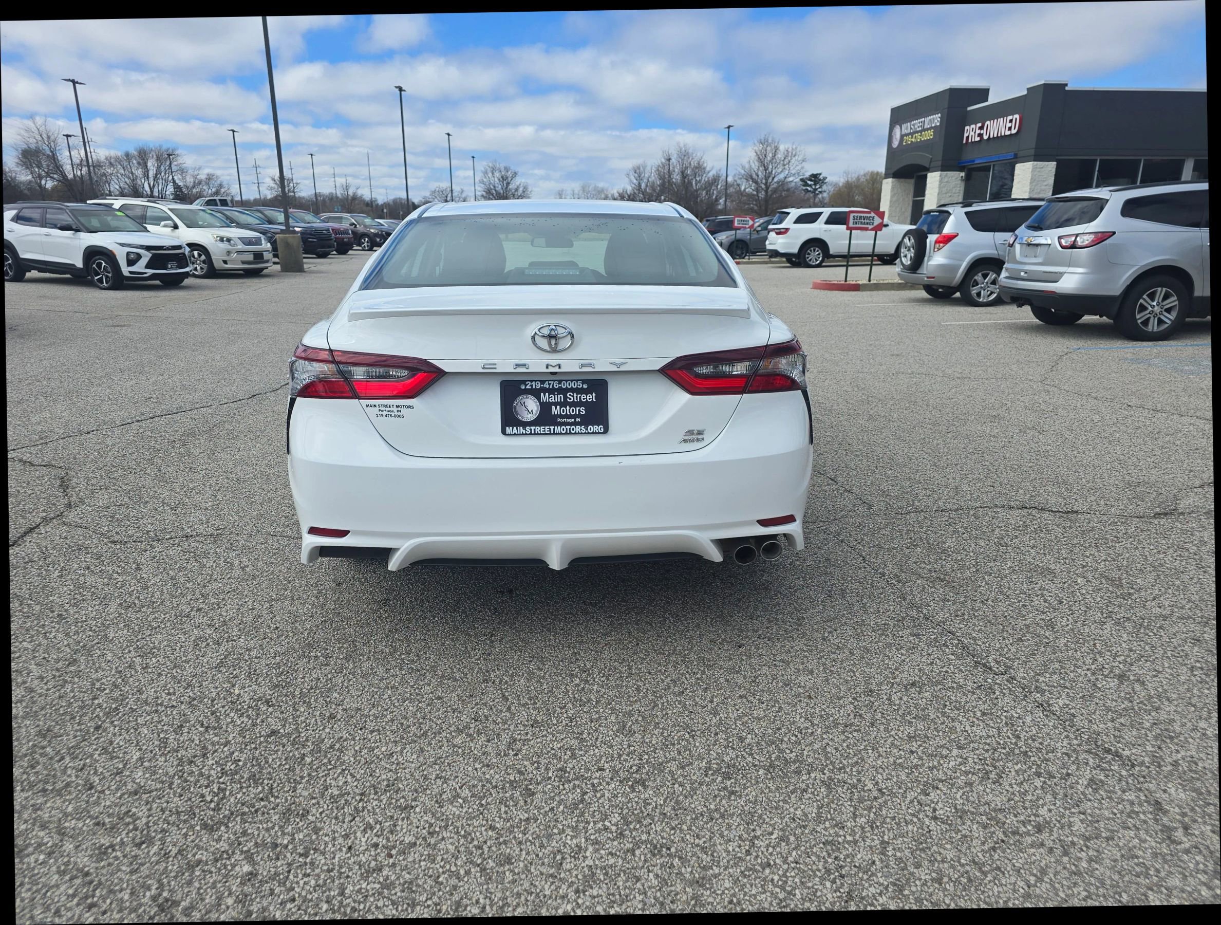 Used 2024 Toyota Camry SE AWD/4WD image 3