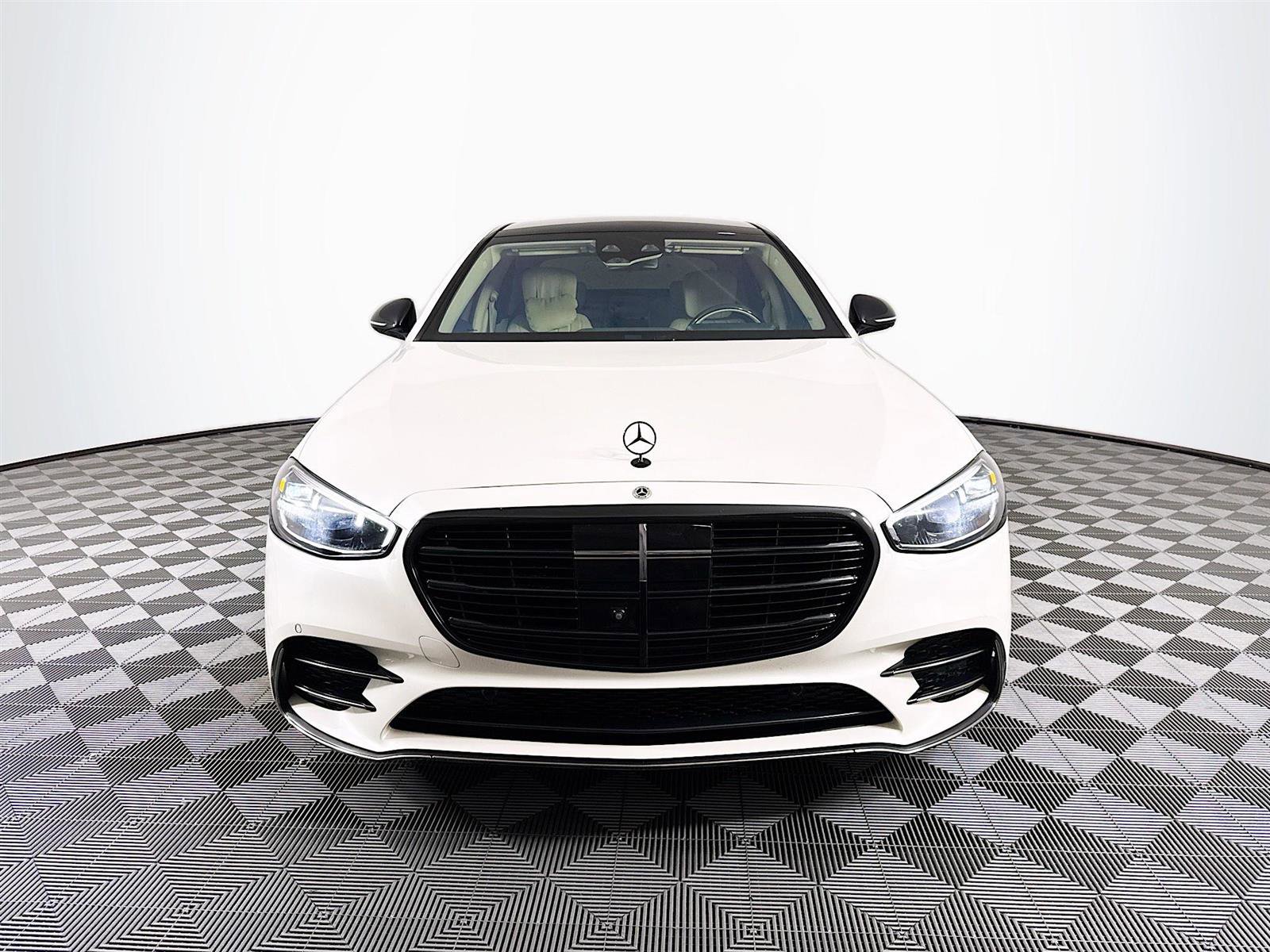 Used 2023 Mercedes-Benz S 500 4MATIC image 2
