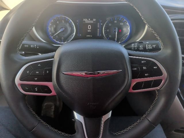 Used 2023 Chrysler Voyager LX image 29