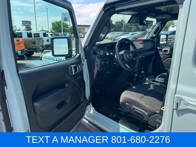 Used 2024 Jeep Wrangler Unlimited Rubicon 4xe w/ Capability Package AWD/4WD image 19