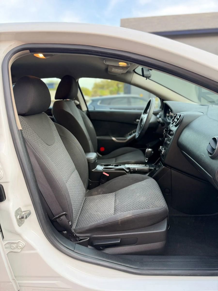 Used 2010 Pontiac G6 Sedan 4D image 22