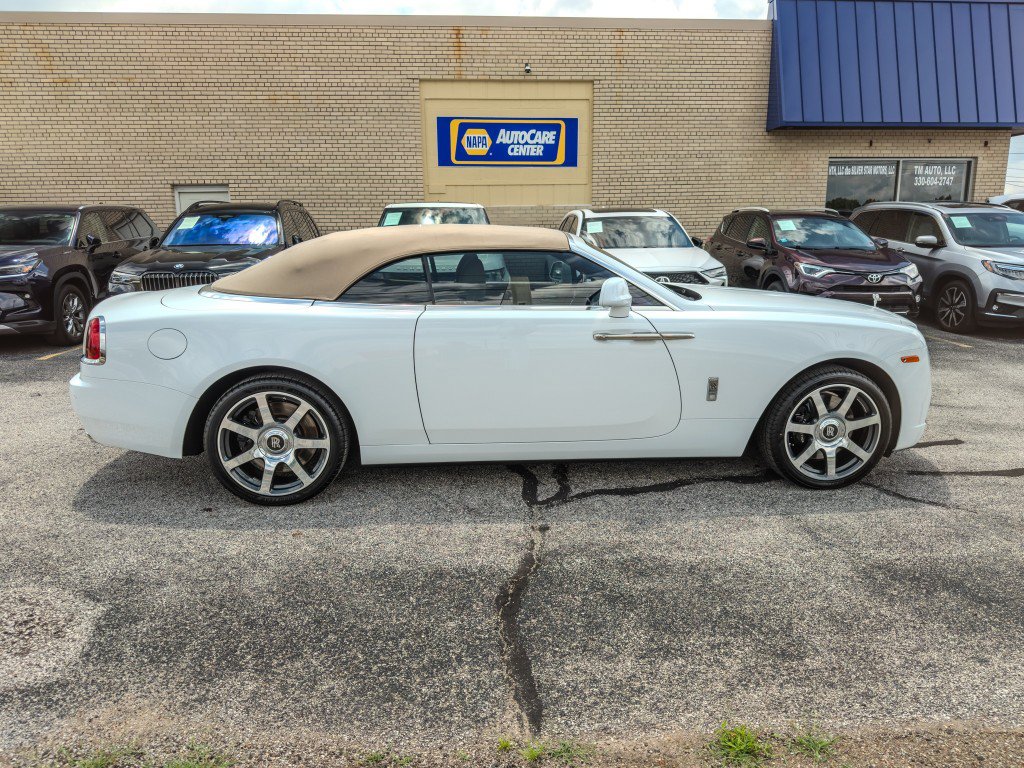 Used 2018 Rolls-Royce Dawn RWD image 18