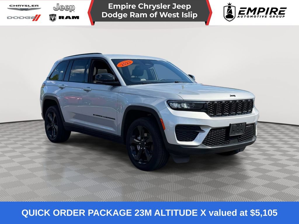 Used 2023 Jeep Grand Cherokee Altitude AWD/4WD image 1