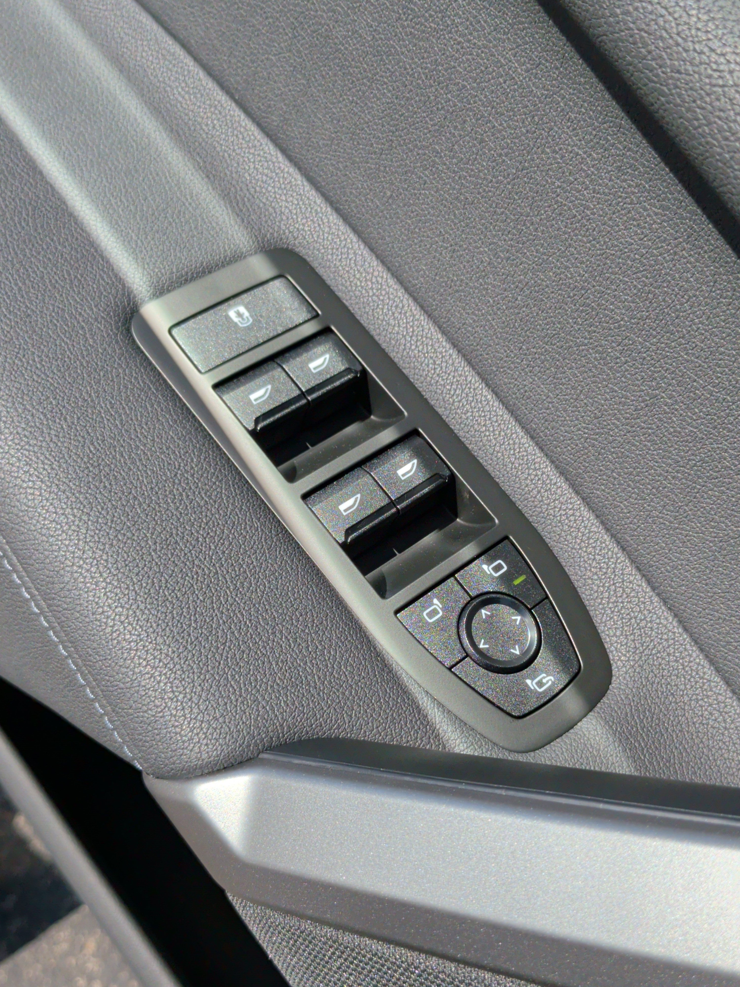 Used 2026 BMW iX xDrive45 w/ M Sport Package AWD/4WD image 26