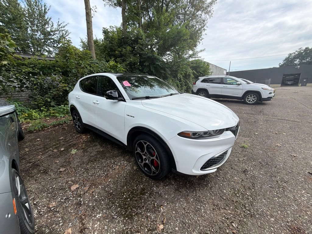 Used 2024 Alfa Romeo Tonale Veloce AWD/4WD image 5