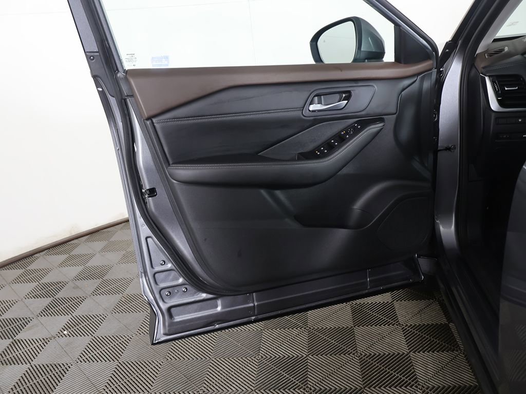 Used 2023 Nissan Rogue SV w/ SV Premium Package image 23