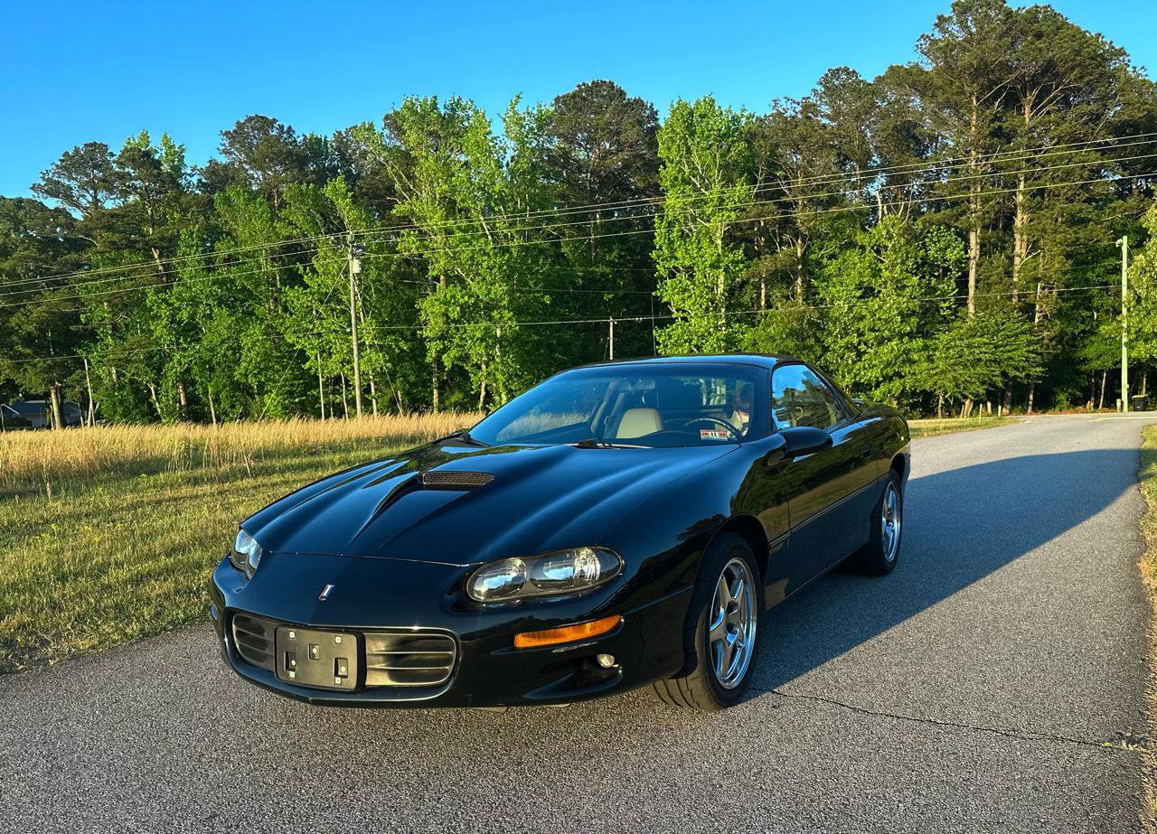 Used 2000 Chevrolet Camaro Z28 w/ SS Performance/Appearance Pkg RWD image 3