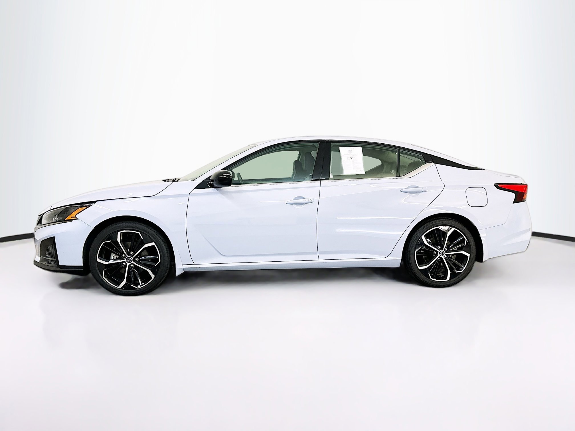 Used 2025 Nissan Altima 2.5 SR FWD image 4