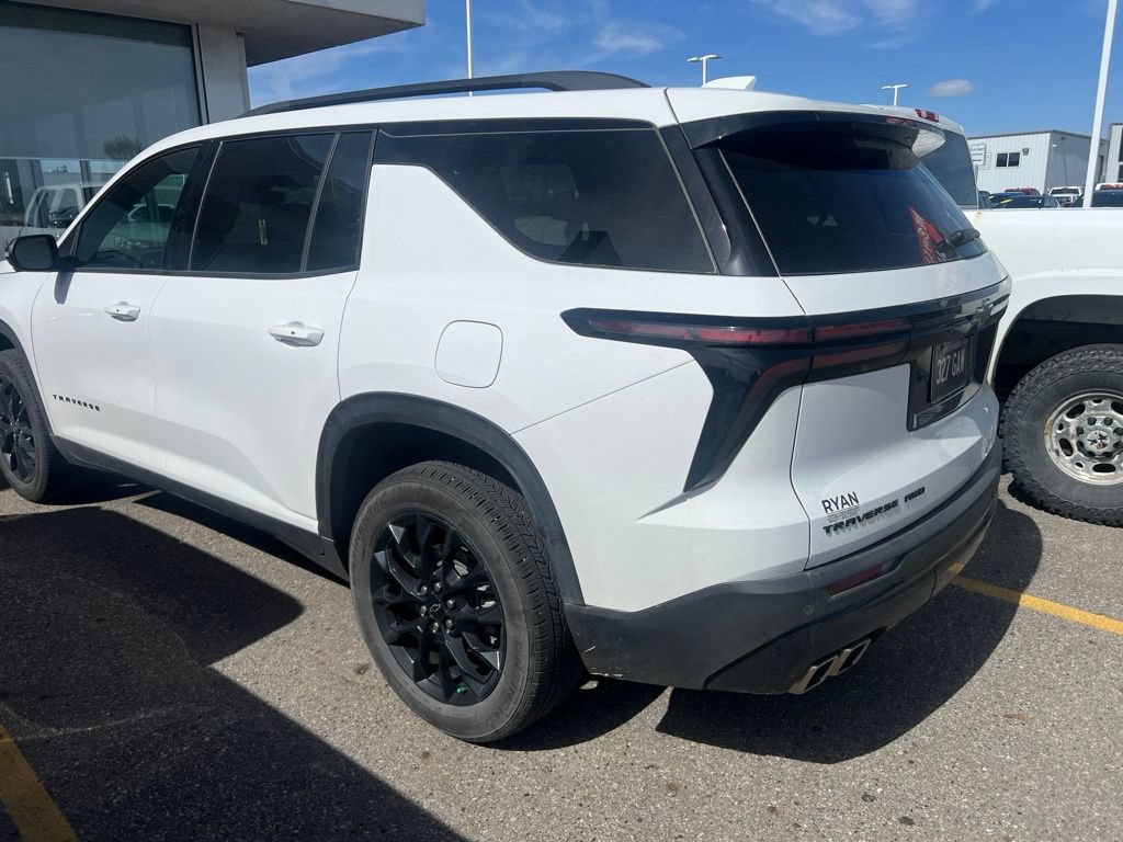 Used 2024 Chevrolet Traverse LT w/ Midnight/Sport Edition AWD/4WD image 4