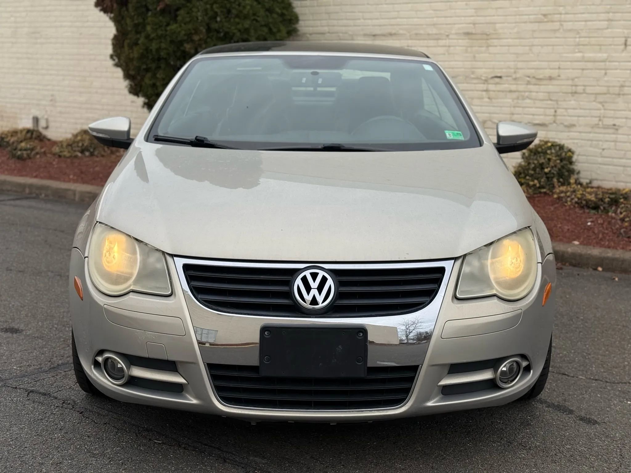 Used 2010 Volkswagen Eos Komfort image 2