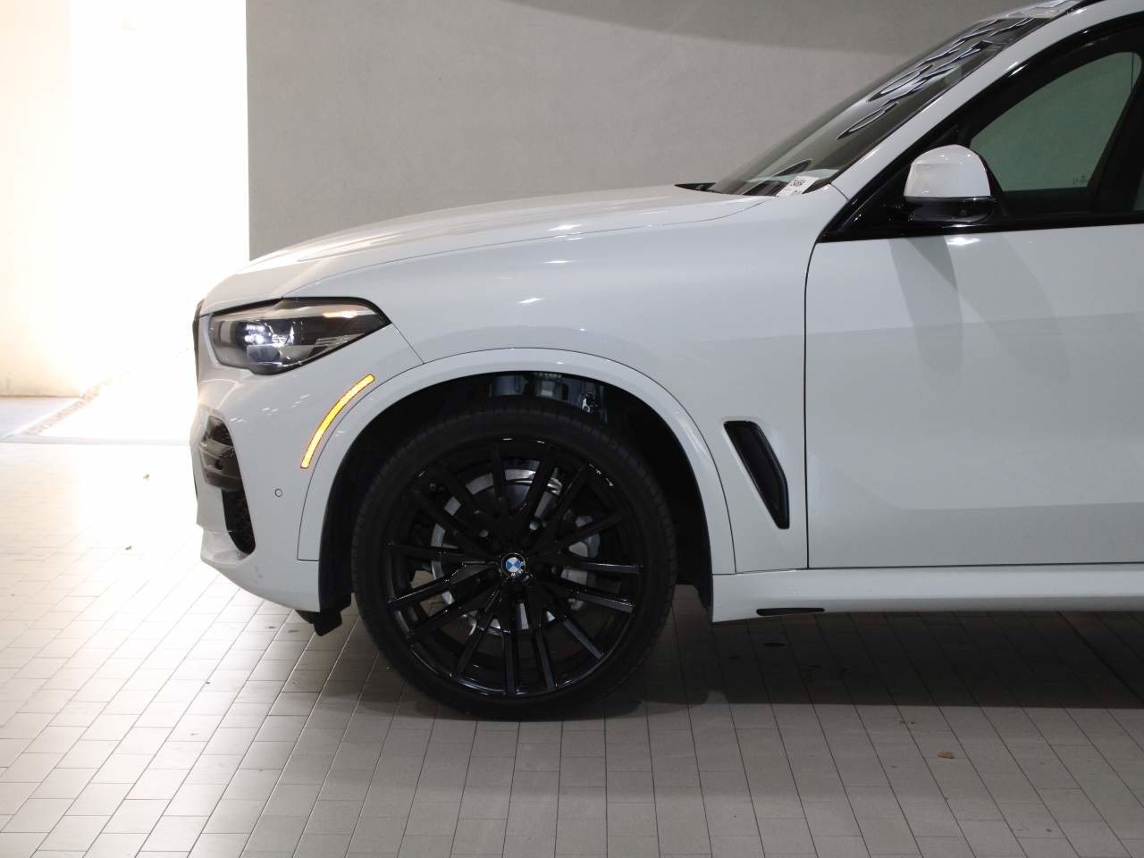 Used 2022 BMW X5 sDrive40i w/ M Sport Package RWD image 4