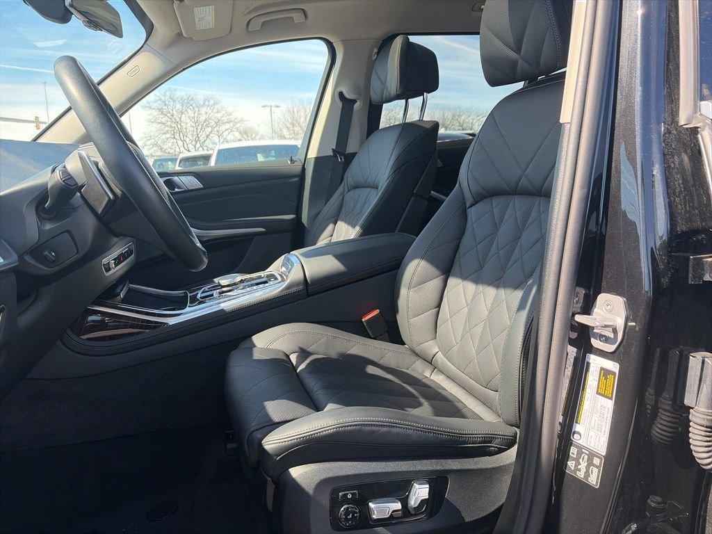 Used 2026 BMW X7 xDrive40i image 13