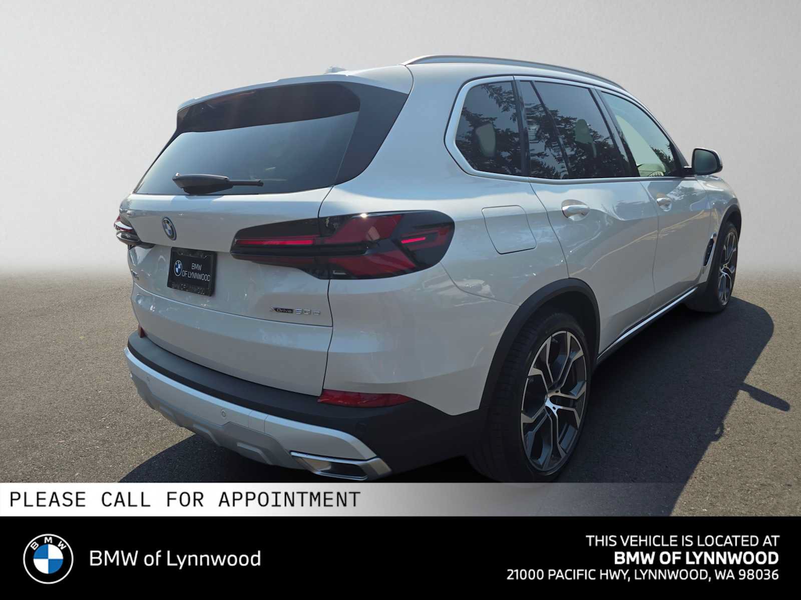 New 2026 BMW X5 xDrive50e w/ Parking Assistance Package AWD/4WD image 3