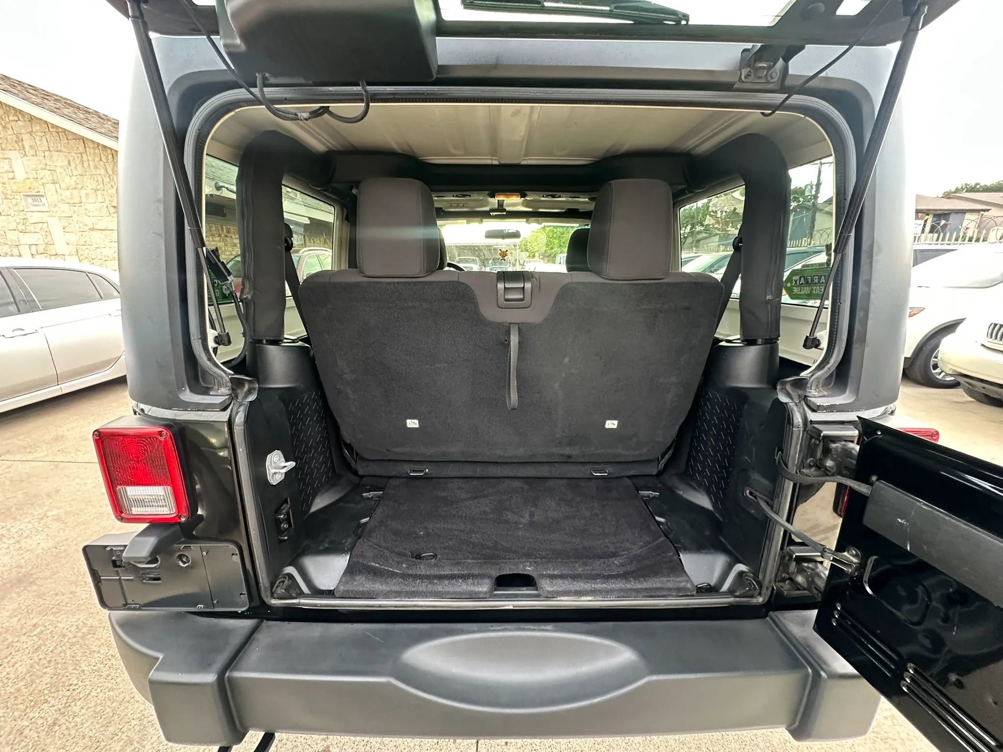 Used 2014 Jeep Wrangler Sport w/ Connectivity Group AWD/4WD image 8