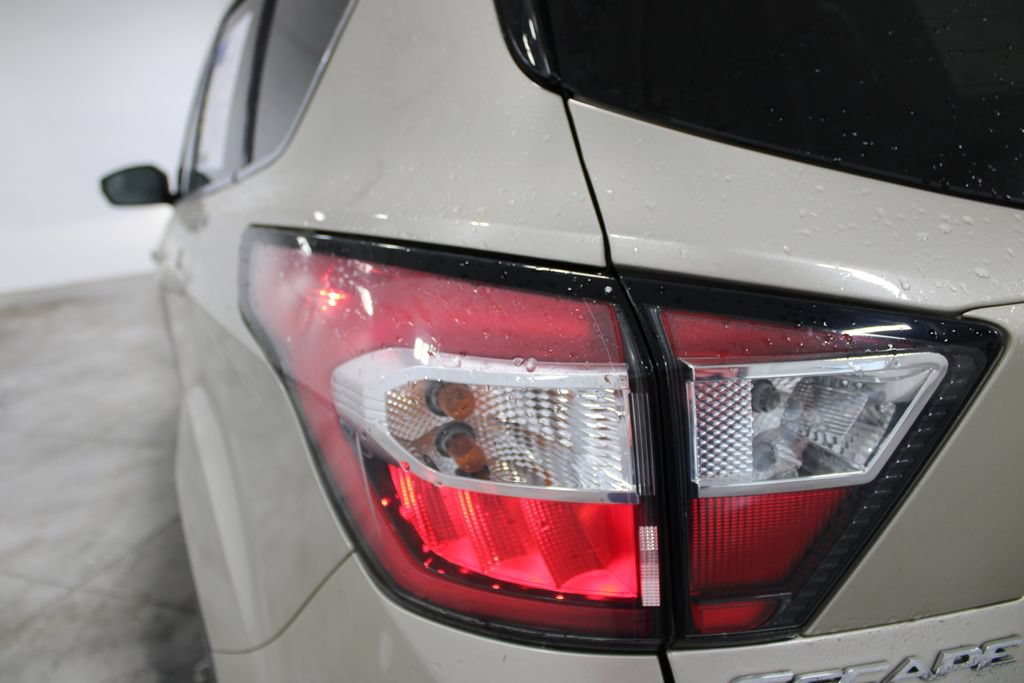 Used 2018 Ford Escape Titanium w/ Ford Safe & Smart Package FWD image 22