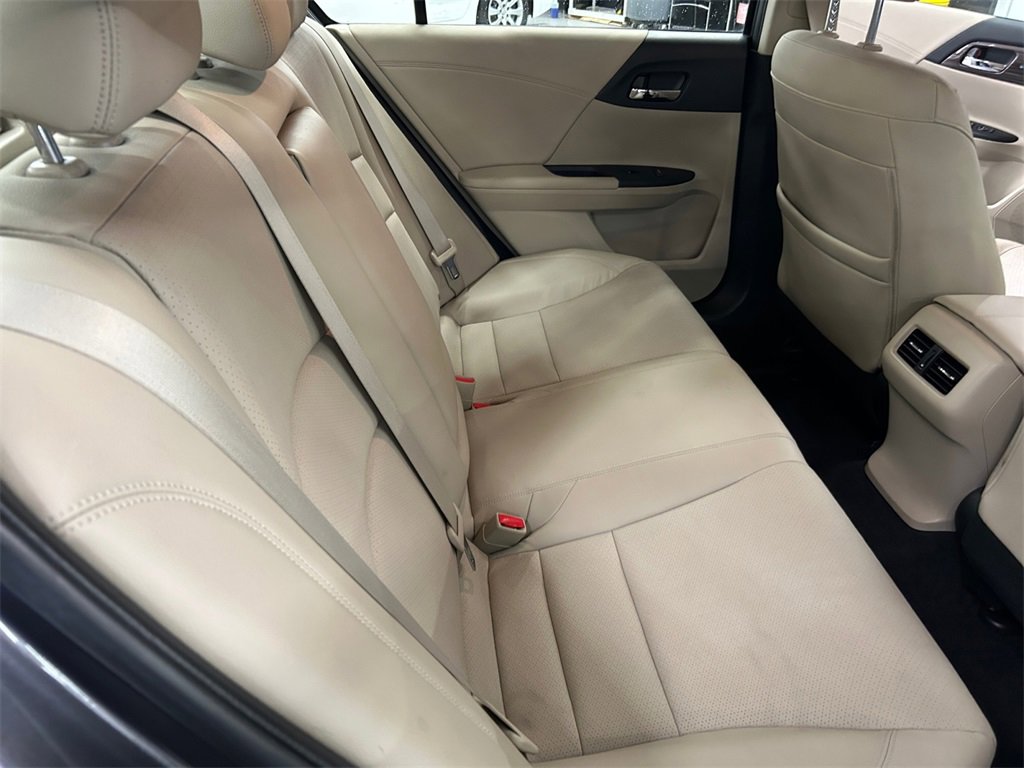 Used 2017 Honda Accord Touring image 21
