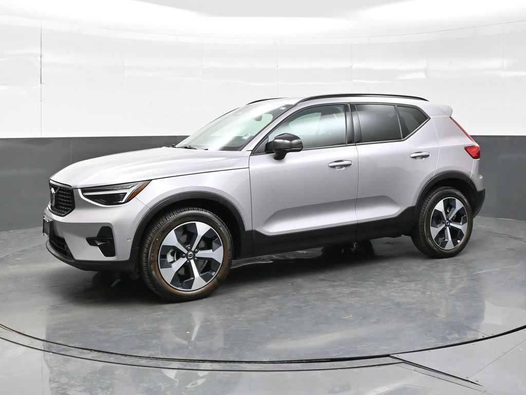 Used 2026 Volvo XC40 B5 Plus AWD/4WD image 3