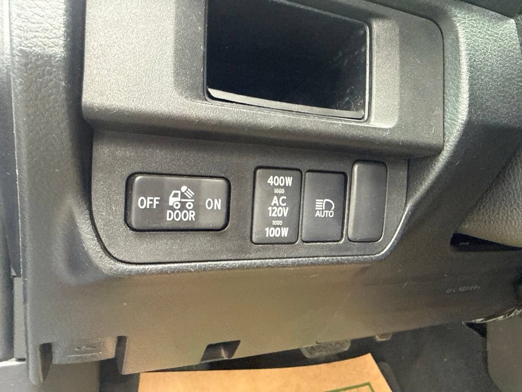 Used 2019 Toyota Tacoma TRD Sport w/ TRD Premium Sport Package AWD/4WD image 27