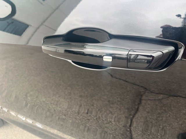 New 2027 Chevrolet Traverse LT w/ Sun and Wheel Package FWD image 16