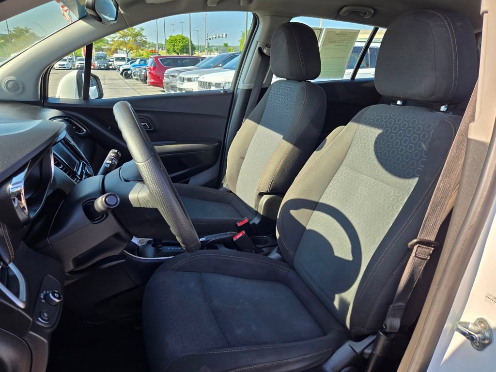 Used 2020 Chevrolet Trax LS AWD/4WD image 16
