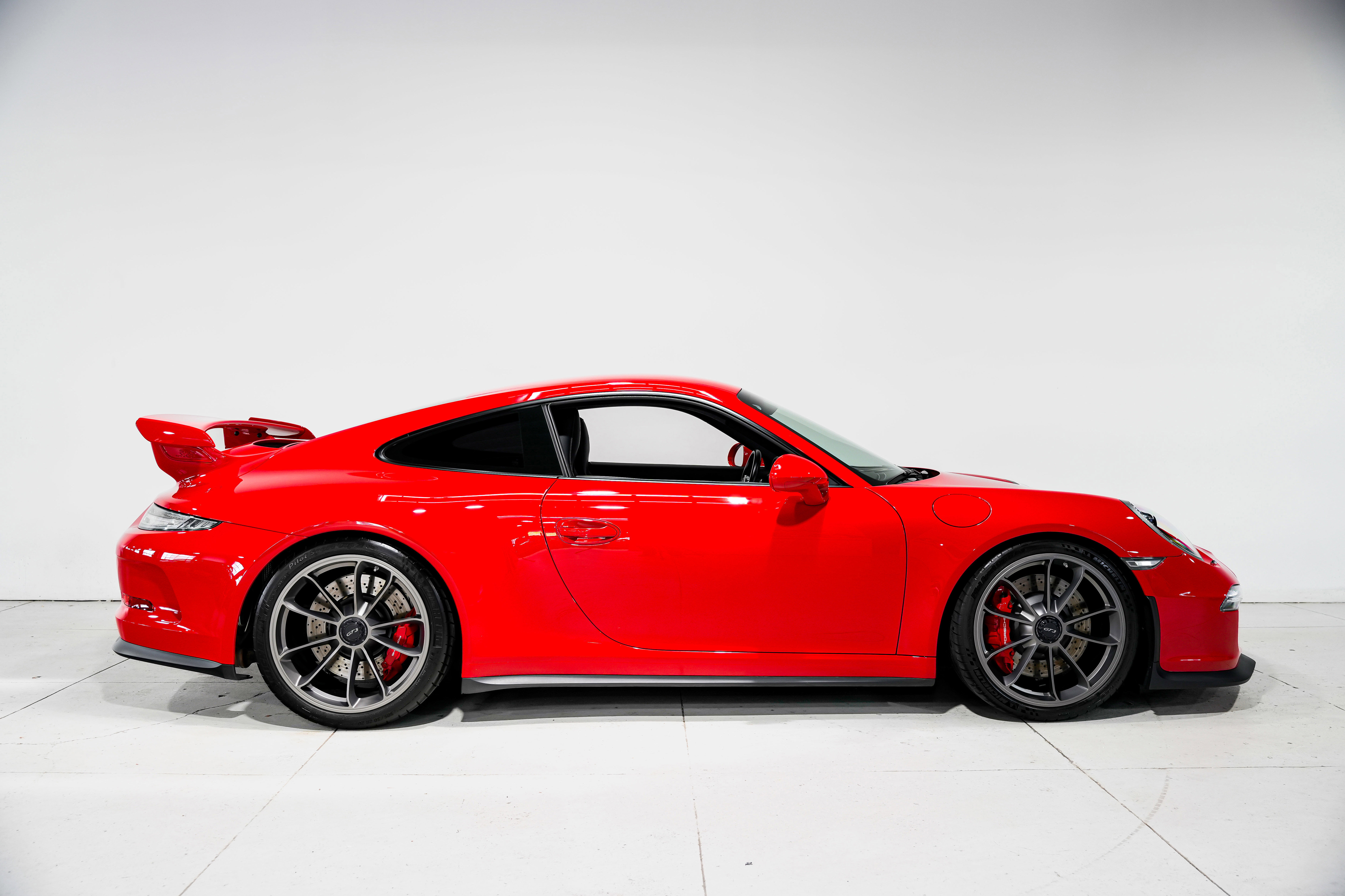 Used 2015 Porsche 911 GT3 image 2