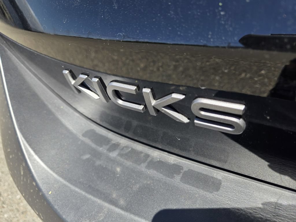 Used 2025 Nissan Kicks SV w/ Illumination Package FWD image 9