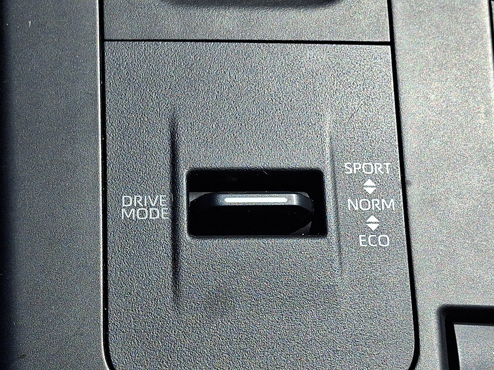 Used 2020 Toyota Highlander XLE AWD/4WD image 26