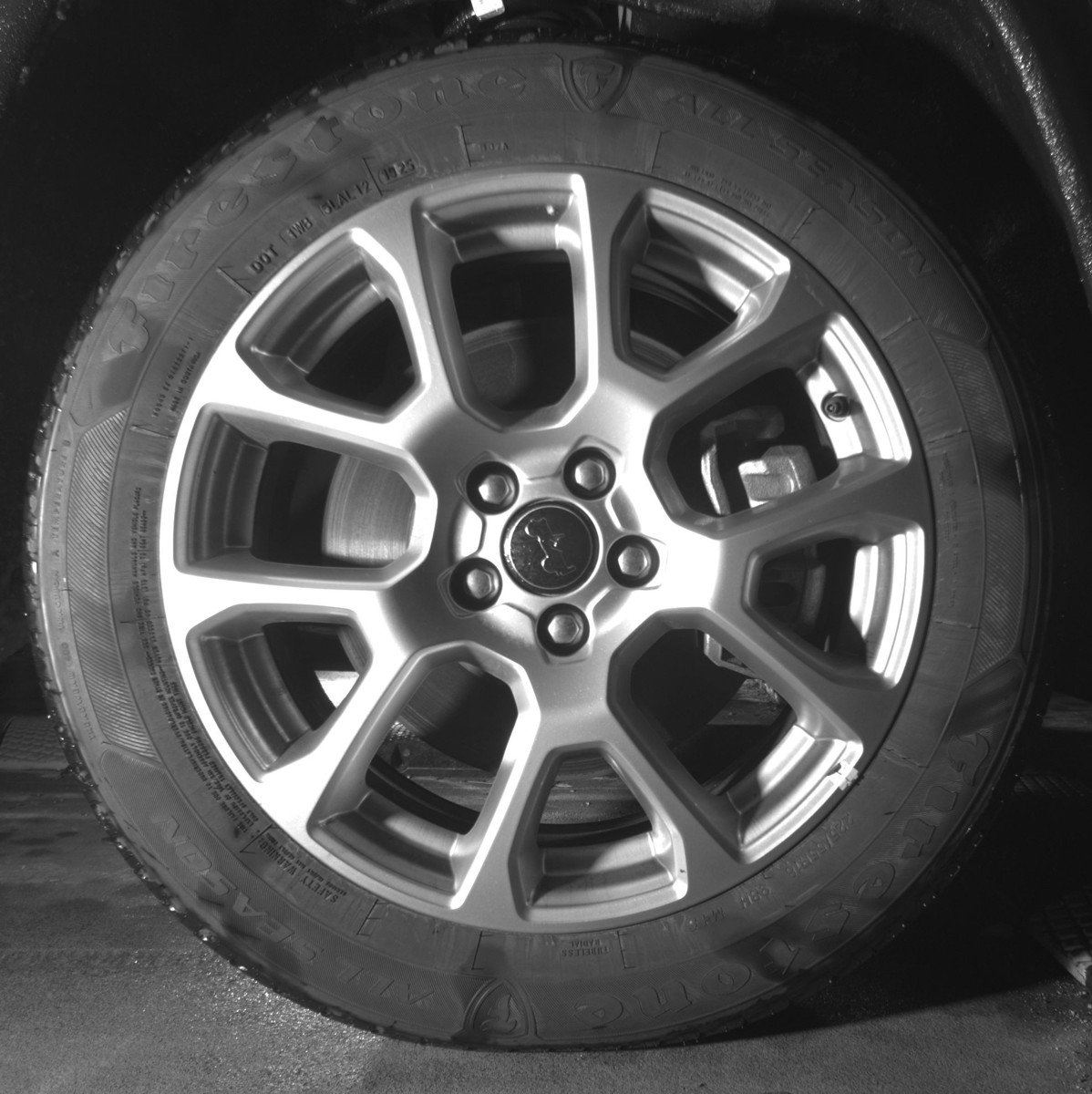 Used 2025 Jeep Compass Limited image 13