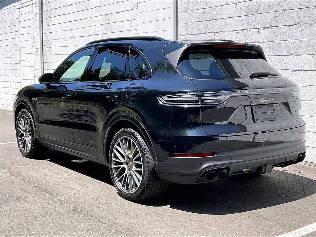 Certified 2023 Porsche Cayenne Platinum Edition AWD/4WD image 3