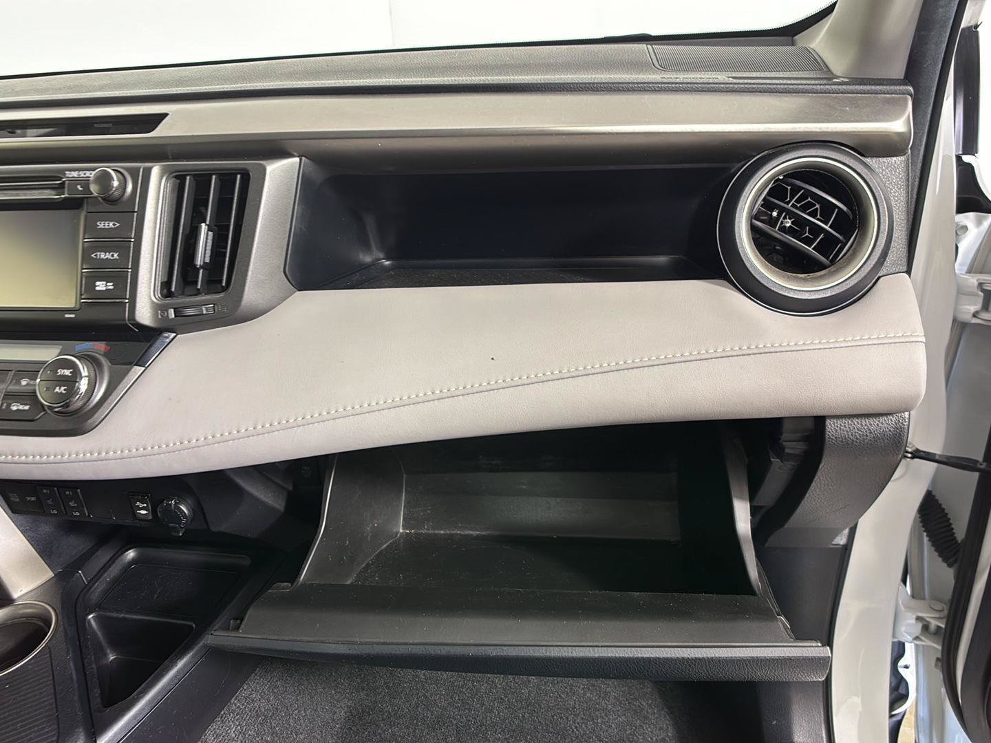 Used 2015 Toyota RAV4 Limited AWD/4WD image 26